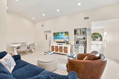 Condo in Lauderdale-by-the-Sea, Florida, 2 bedrooms  № 2382799 - photo 14
