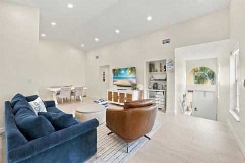 Condo in Lauderdale-by-the-Sea, Florida, 2 bedrooms  № 2382799 - photo 13
