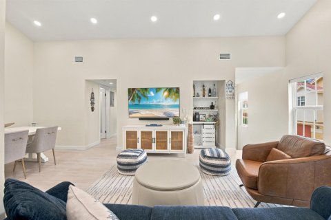 Condo in Lauderdale-by-the-Sea, Florida, 2 bedrooms  № 2382799 - photo 17
