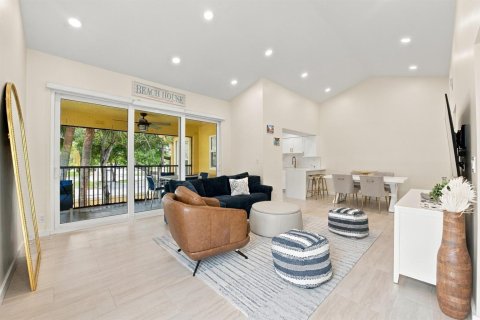 Condo in Lauderdale-by-the-Sea, Florida, 2 bedrooms  № 2382799 - photo 12