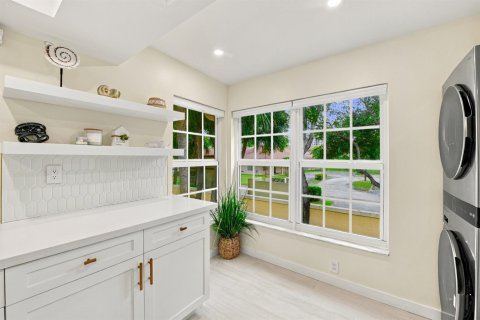 Condo in Lauderdale-by-the-Sea, Florida, 2 bedrooms  № 2382799 - photo 11