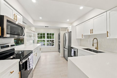 Condo in Lauderdale-by-the-Sea, Florida, 2 bedrooms  № 2382799 - photo 7