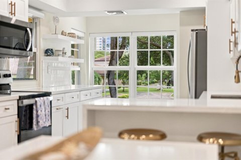 Condo in Lauderdale-by-the-Sea, Florida, 2 bedrooms  № 2382799 - photo 3