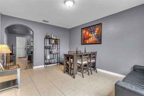 Adosado en venta en Homestead, Florida, 3 dormitorios, 158.49 m2 № 2271246 - foto 4