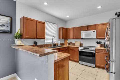 Adosado en venta en Homestead, Florida, 3 dormitorios, 158.49 m2 № 2271246 - foto 9