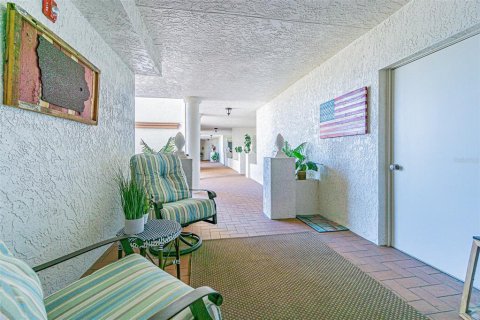 Condominio en venta en Treasure Island, Florida, 3 dormitorios, 247.03 m2 № 2214360 - foto 4