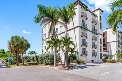 Condo à Treasure Island, Floride, 3 chambres  № 2214360