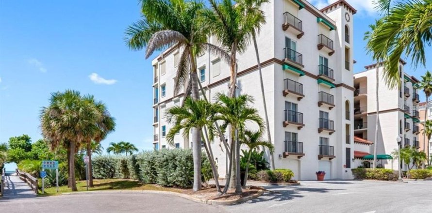 Condominio en Treasure Island, Florida, 3 dormitorios № 2214360
