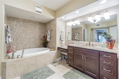 Condominio en venta en Treasure Island, Florida, 3 dormitorios, 247.03 m2 № 2214360 - foto 18
