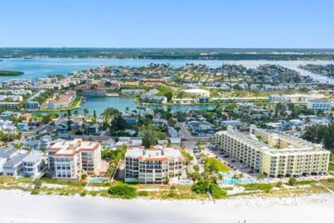 Condominio en venta en Treasure Island, Florida, 3 dormitorios, 247.03 m2 № 2214360 - foto 22