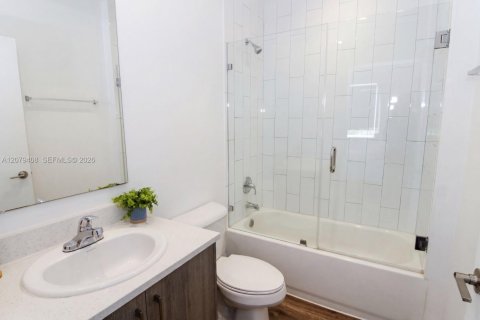 Townhouse in Miami, Florida 3 bedrooms, 2812.34 sq.m. № 2331994 - photo 24
