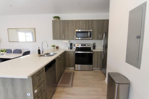 Townhouse in Miami, Florida 3 bedrooms, 2812.34 sq.m. № 2331994 - photo 21