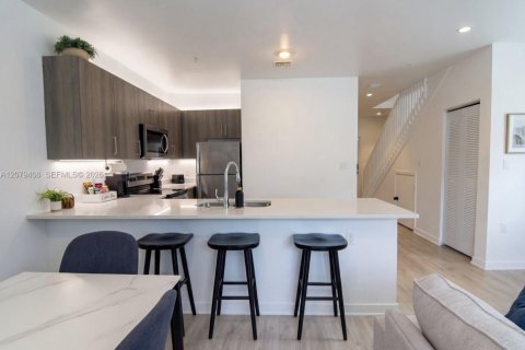 Townhouse in Miami, Florida 3 bedrooms, 2812.34 sq.m. № 2331994 - photo 5