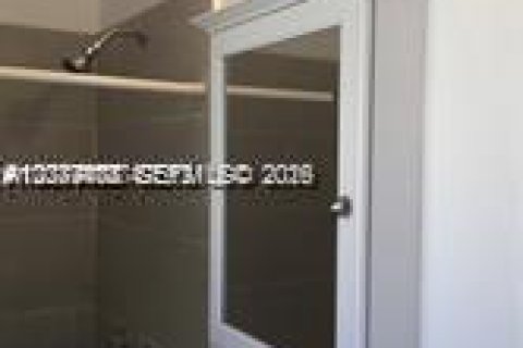 Townhouse in Miami, Florida 3 bedrooms, 2812.34 sq.m. № 2331994 - photo 9
