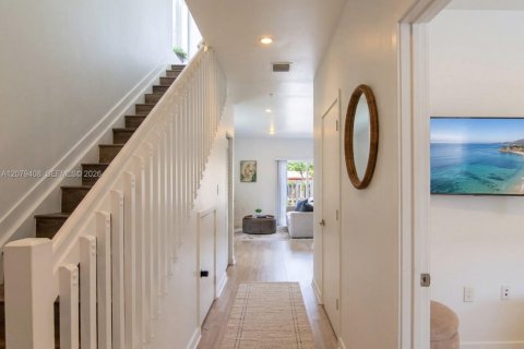 Townhouse in Miami, Florida 3 bedrooms, 2812.34 sq.m. № 2331994 - photo 7