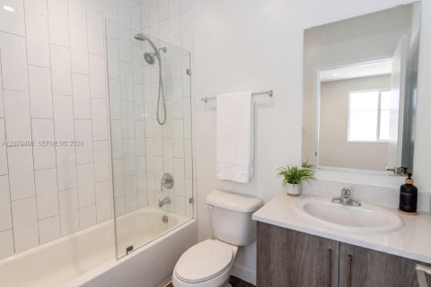 Townhouse in Miami, Florida 3 bedrooms, 2812.34 sq.m. № 2331994 - photo 23