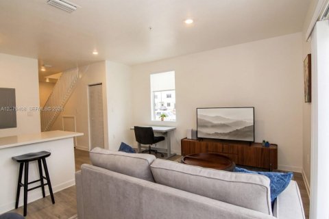 Townhouse in Miami, Florida 3 bedrooms, 2812.34 sq.m. № 2331994 - photo 22