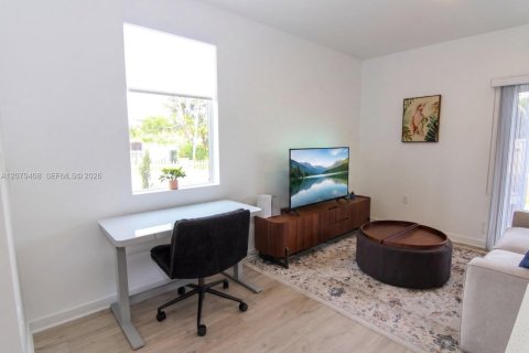 Townhouse in Miami, Florida 3 bedrooms, 2812.34 sq.m. № 2331994 - photo 18