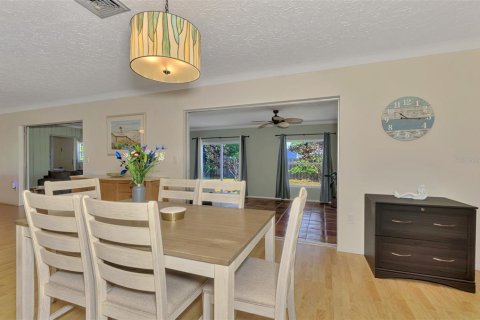 Villa ou maison à vendre à Sarasota, Floride: 3 chambres, 199.55 m2 № 2427268 - photo 17