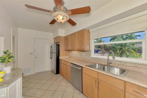 Villa ou maison à vendre à Sarasota, Floride: 3 chambres, 199.55 m2 № 2427268 - photo 21