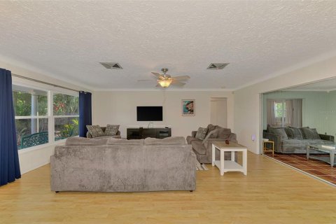 Villa ou maison à vendre à Sarasota, Floride: 3 chambres, 199.55 m2 № 2427268 - photo 11