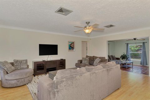 Villa ou maison à vendre à Sarasota, Floride: 3 chambres, 199.55 m2 № 2427268 - photo 10