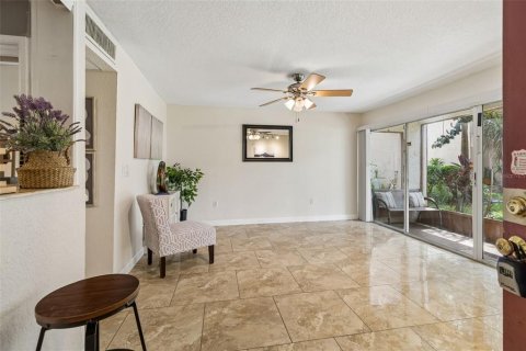 Condo in Tampa, Florida, 1 bedroom № 2224937 - photo 4