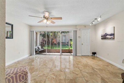 Condo in Tampa, Florida, 1 bedroom № 2224937 - photo 8