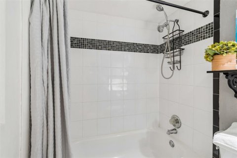 Condo in Tampa, Florida, 1 bedroom № 2224937 - photo 15