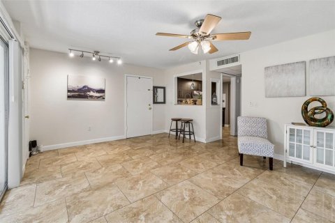 Condo in Tampa, Florida, 1 bedroom № 2224937 - photo 9