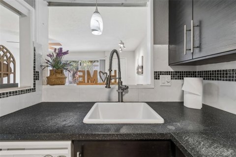 Condo in Tampa, Florida, 1 bedroom № 2224937 - photo 12