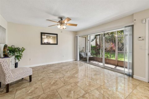 Condo in Tampa, Florida, 1 bedroom № 2224937 - photo 5