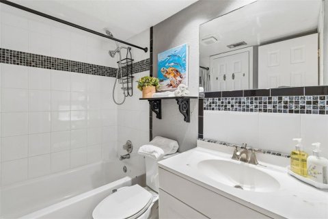 Condo in Tampa, Florida, 1 bedroom № 2224937 - photo 14