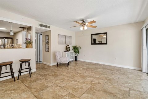Condo in Tampa, Florida, 1 bedroom № 2224937 - photo 7