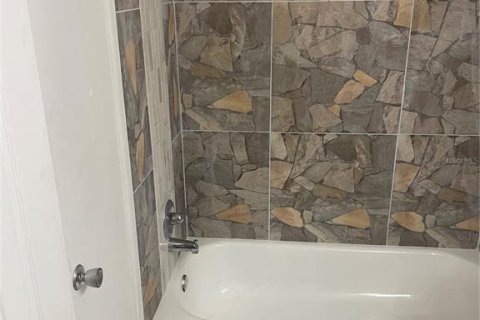 Casa en alquiler en Bradenton, Florida, 3 dormitorios, 110.93 m2 № 1870461 - foto 13