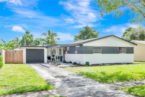 House in Margate, Florida 3 bedrooms, 112.69 sq.m. № 1945588 - photo 1