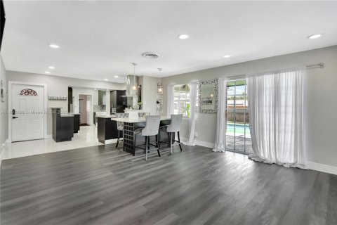 House in Margate, Florida 3 bedrooms, 112.69 sq.m. № 1945588 - photo 3