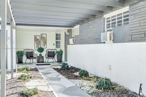 House in Margate, Florida 3 bedrooms, 112.69 sq.m. № 1945588 - photo 2