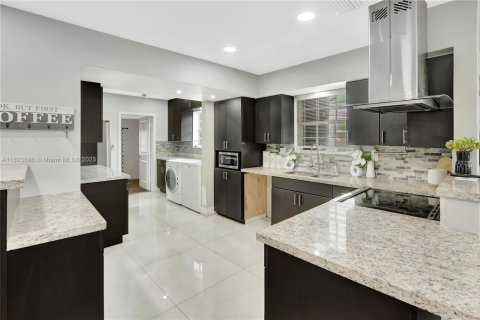 House in Margate, Florida 3 bedrooms, 112.69 sq.m. № 1945588 - photo 5
