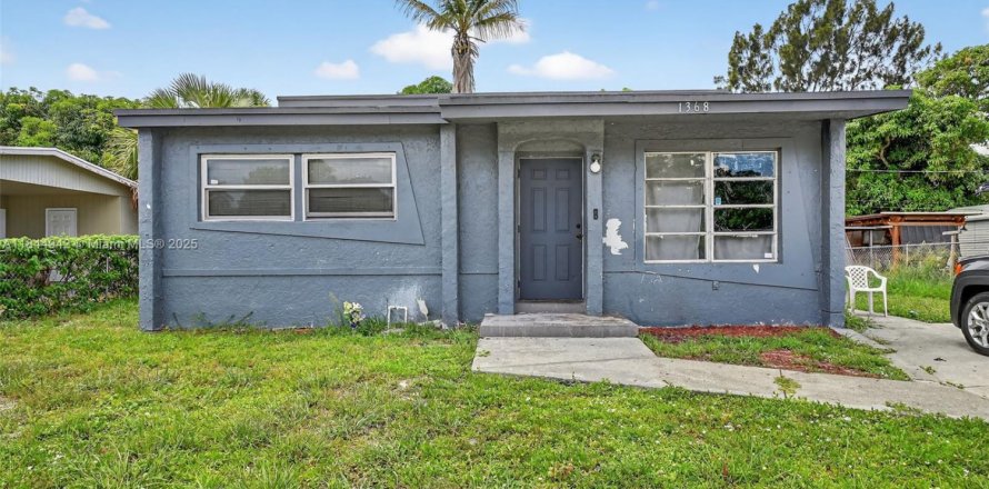 House in West Palm Beach, Florida 3 bedrooms, 162.39 sq.m. № 1844166
