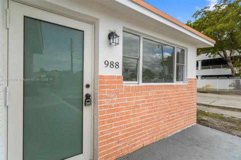 House in Hallandale Beach, Florida 3 bedrooms, 142.88 sq.m. № 1872224 - photo 6