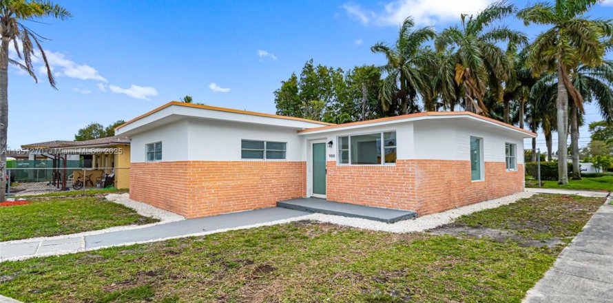 House in Hallandale Beach, Florida 3 bedrooms, 142.88 sq.m. № 1872224