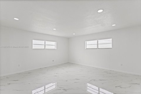 House in Hallandale Beach, Florida 3 bedrooms, 142.88 sq.m. № 1872224 - photo 27