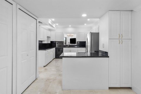 Condo in Delray Beach, Florida, 2 bedrooms  № 2251629 - photo 6
