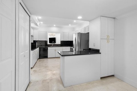 Condo in Delray Beach, Florida, 2 bedrooms  № 2251629 - photo 8