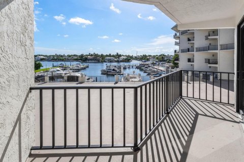 Condo in Delray Beach, Florida, 2 bedrooms  № 2251629 - photo 17