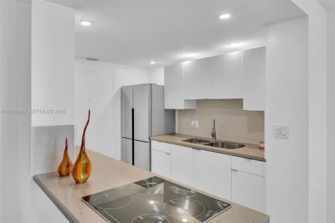 Купить кондоминиум в Халландейл-Бич, Флорида 1 спальня, 67.35м2, № 2042936 - фото 19