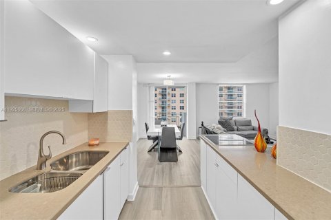 Купить кондоминиум в Халландейл-Бич, Флорида 1 спальня, 67.35м2, № 2042936 - фото 20