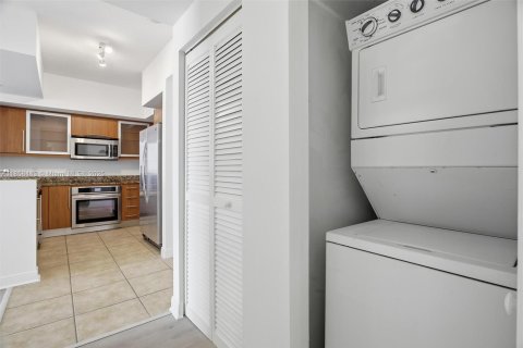Condominio en alquiler en Coral Gables, Florida, 1 dormitorio, 67.63 m2 № 1882657 - foto 20