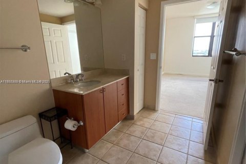 Condominio en alquiler en Coral Gables, Florida, 1 dormitorio, 67.63 m2 № 1882657 - foto 5